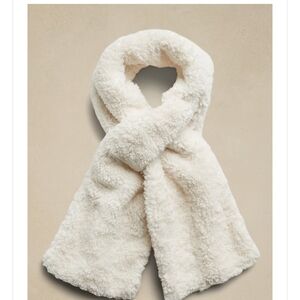 Banana Republic Sherpa Pull‑Through Scarf NWT Cozy Winter Scarf